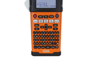 Impresora de etiqueta electrónica Brother P-touch EDGE PT-E300 - Transferencia térmica - 20mm/s Mono - 180 dpi - Etiqueta, Cinta3.50mm, 6mm, 9mm, 12mm, 18mm - LCD Pantalla - Batería, Adaptador de alimentación - 6 Batteries Supported - AA - Ion Litio