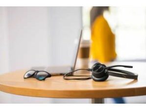 HP HP POLY VOYAGER 4320 USB-C HEADSET BT700 DONGLE CHARGING STAND POLY VOYAGER 4320 USB-C HEADSET BT700 DONGLE CHARGING STAND